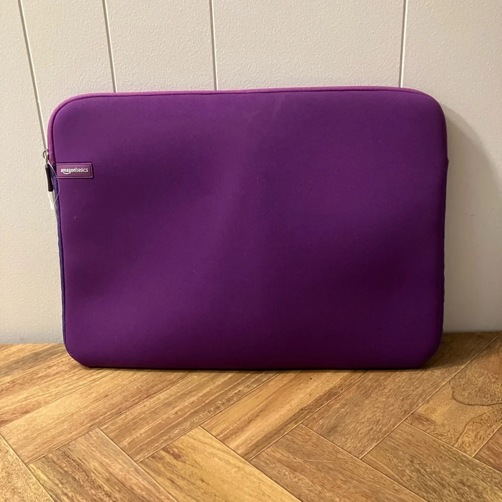 Amazon Basics Purple Tablet laptop protective Sleeve bag like new!